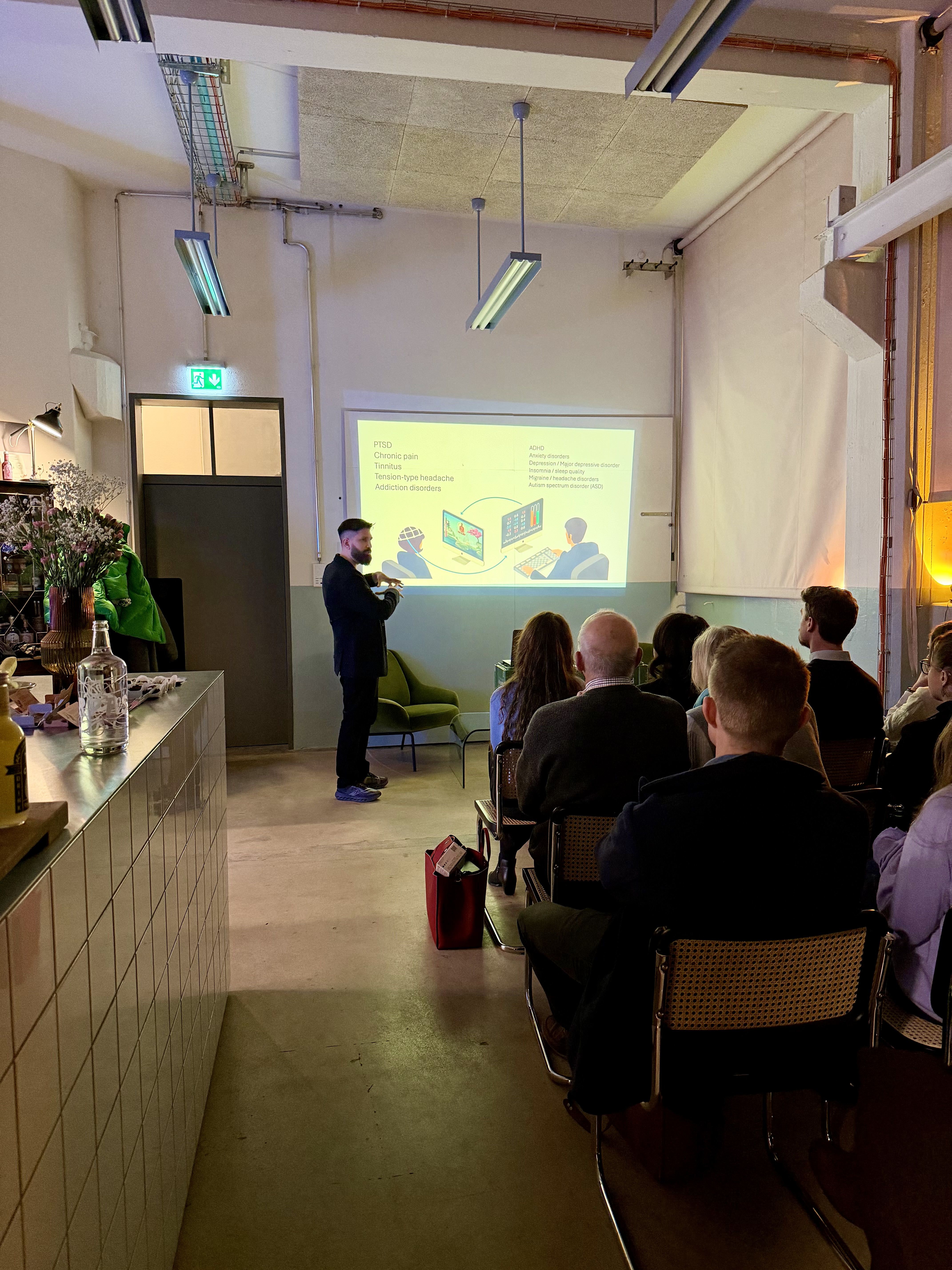 Engaged audience at Nourish Your Mind brain health meetup in Zurich