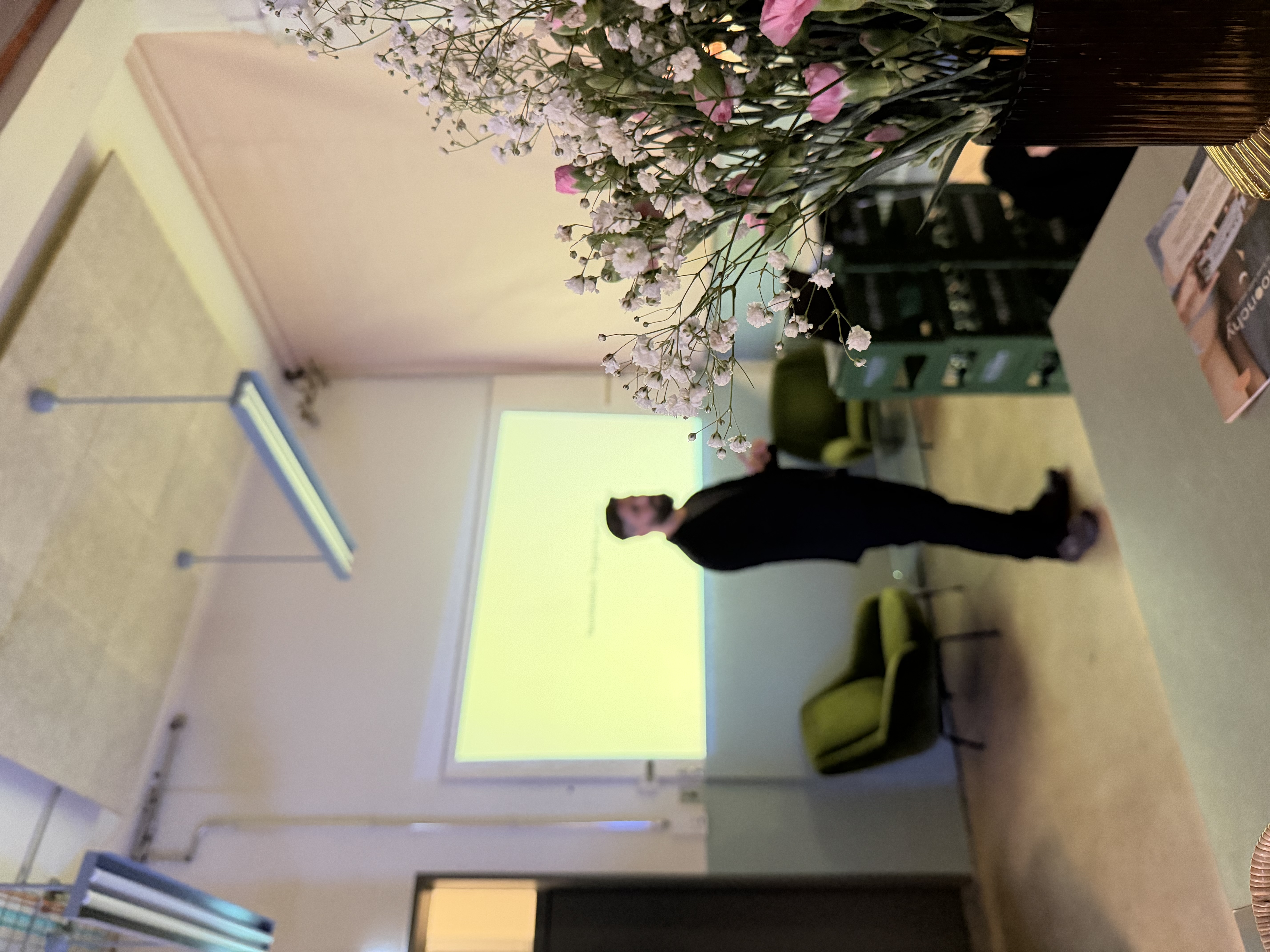 Brain-healthy snacks and floral decoration at Nourish Your Mind networking session